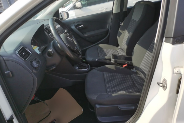 Volkswagen Polo 2016 #19 Volkswagen Polo 2016 car image #19