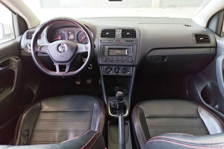 Volkswagen Polo 2014 car image #10