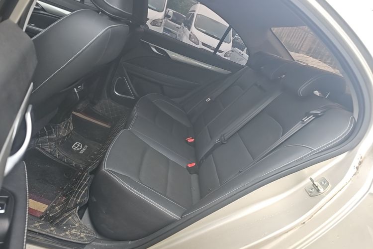 GEELY Emgrand 2021 car image #17