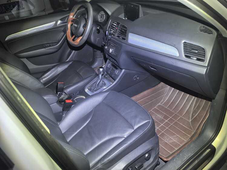 Audi Q3 2016 car image #8