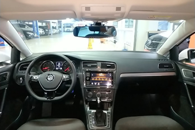 Volkswagen Golf 2019 #10 Volkswagen Golf 2019 car image #10
