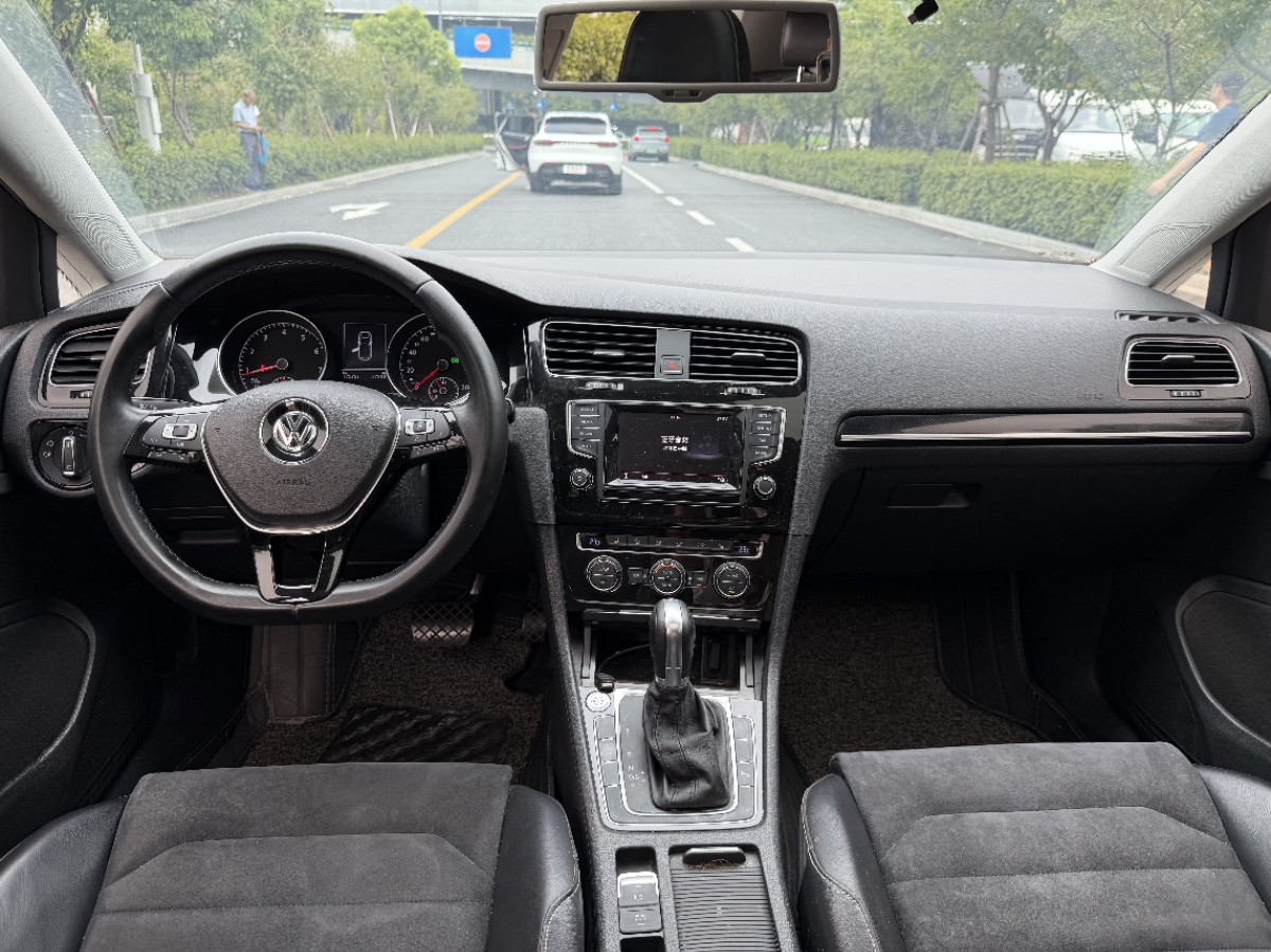 Volkswagen Golf 2014 car image #12