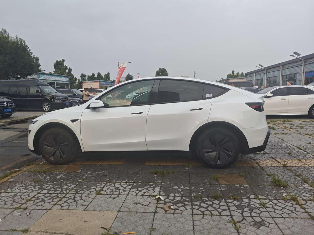 Tesla Model Y 2026 #3 Tesla Model Y 2026 immagine di auto #3