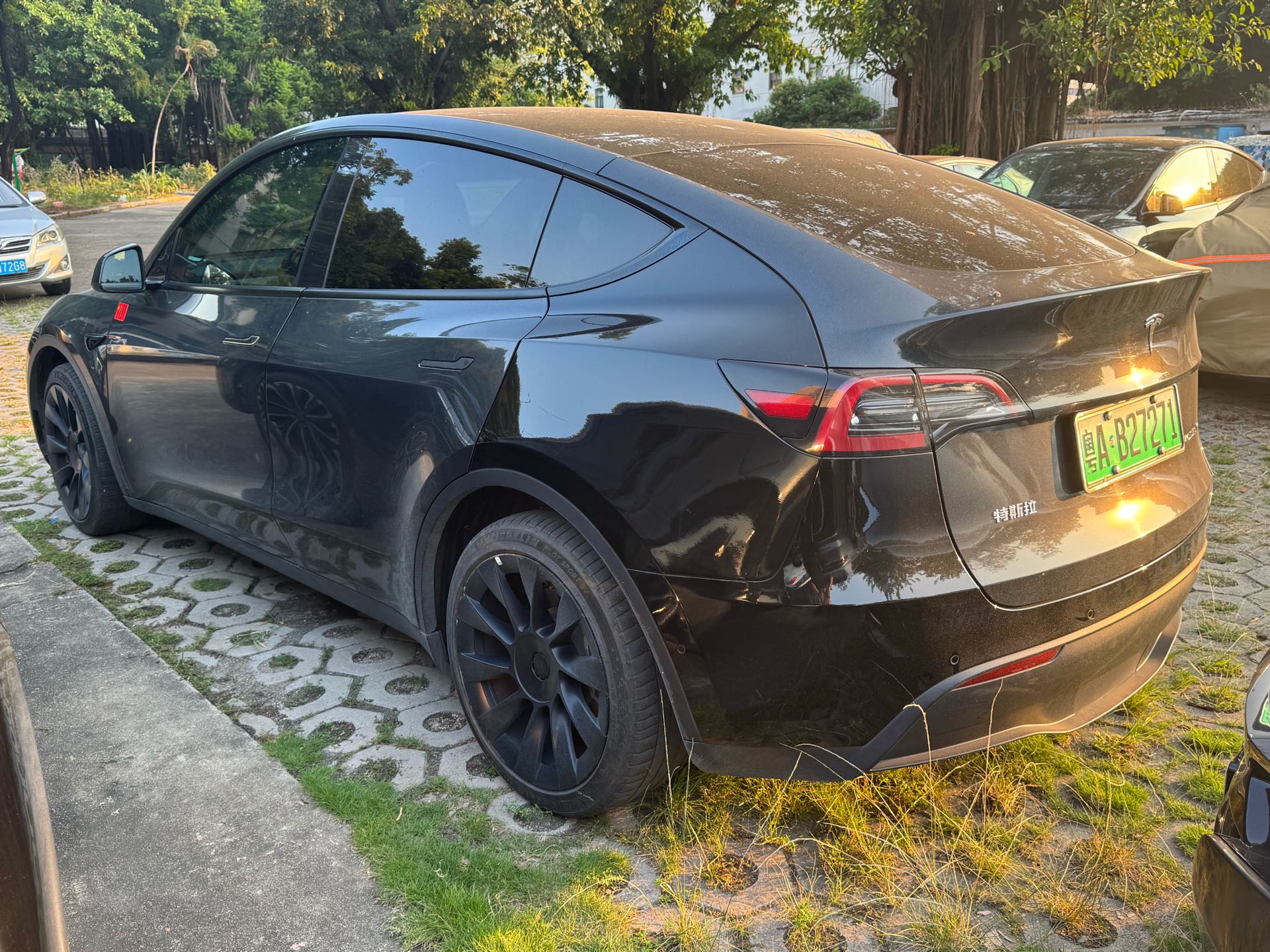 Tesla Model Y 2022 #4 Tesla Model Y 2022 car image #4