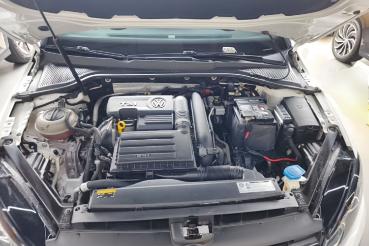Volkswagen Golf 2019 car image #22