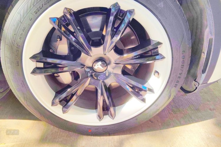 Tesla Model Y 2022 car image #9