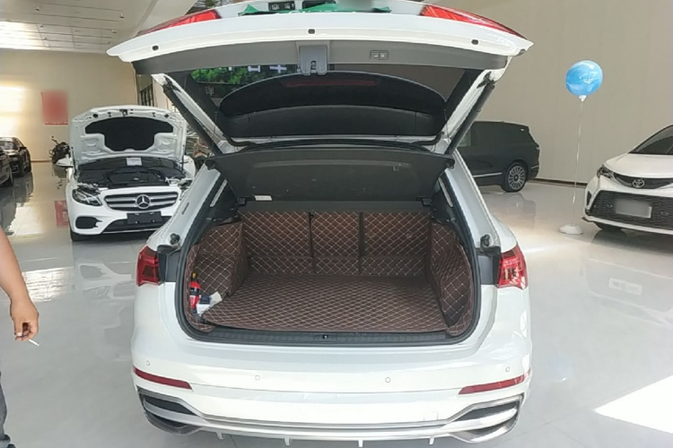 Audi Q3 2021 car image #19