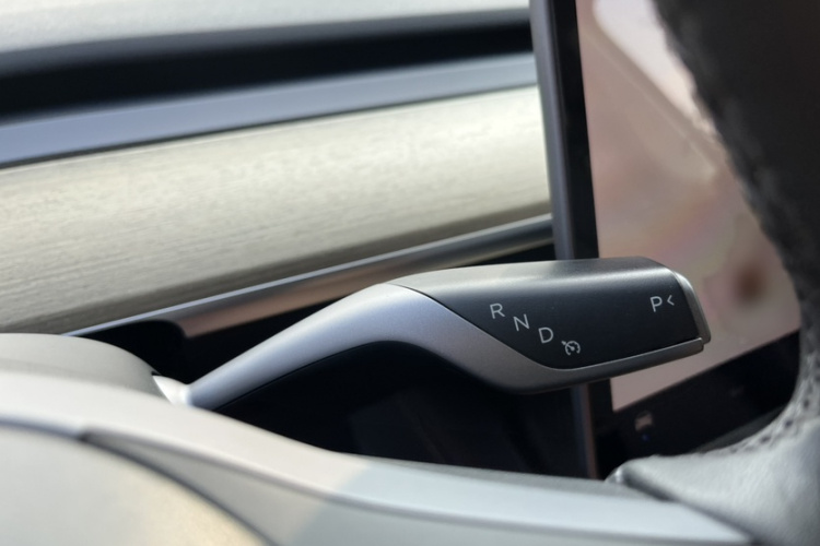 Tesla Model Y 2023 car image #14