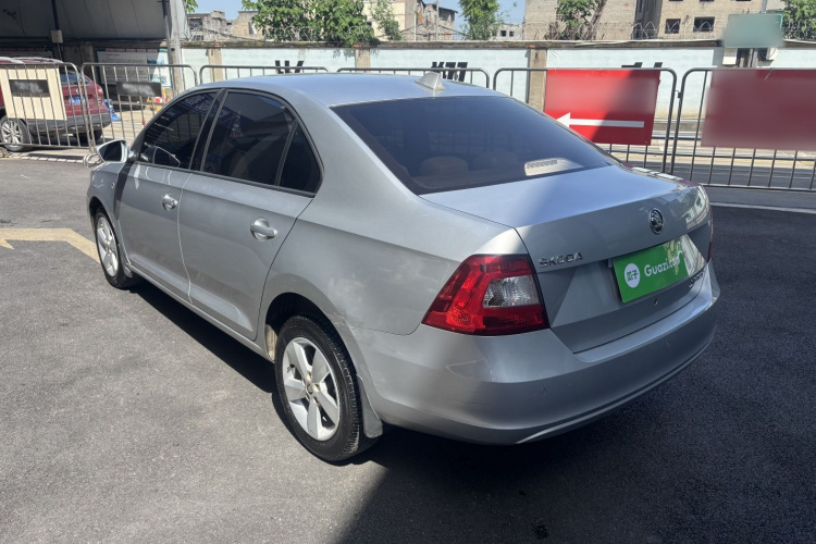Skoda Rapid 2017 image de voiture #10