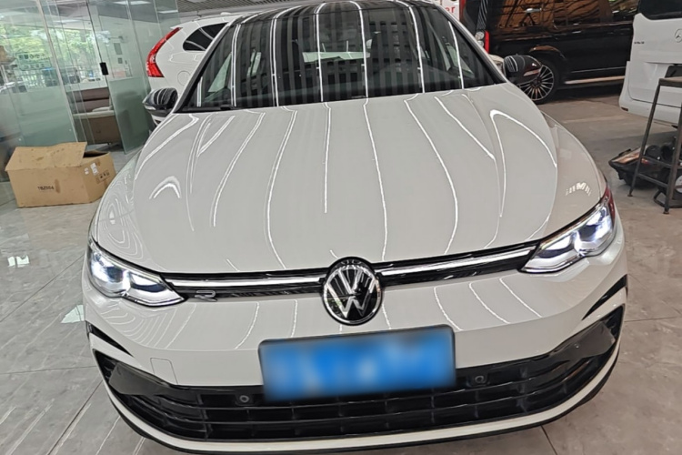 Volkswagen Golf 2023 car image #3