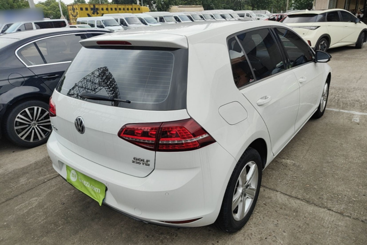 Volkswagen Golf 2017 car image #5