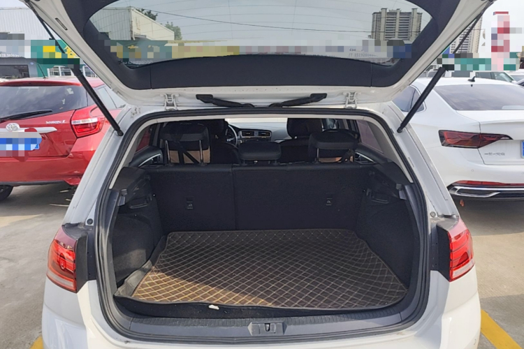Volkswagen Golf 2020 car image #19