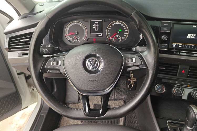 Volkswagen Bora 2018 car image #11