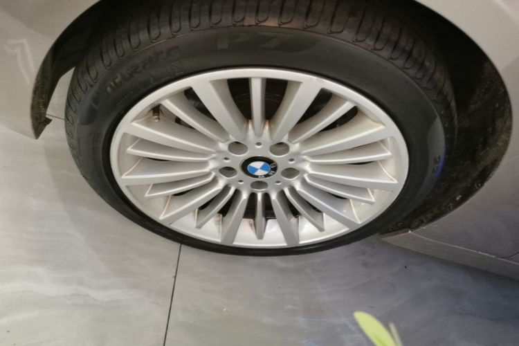 BMW 3 Series 2018 car image #9