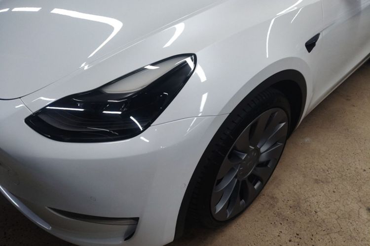 Tesla Model Y 2021 car image #23