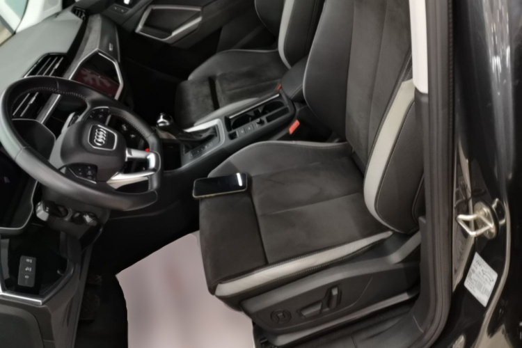 Audi Q3 2021 immagine di auto #15
