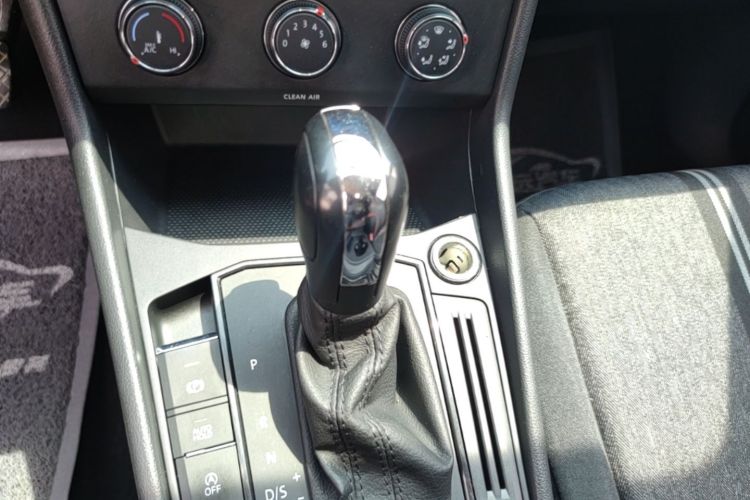 Volkswagen Lavida 2018 car image #14