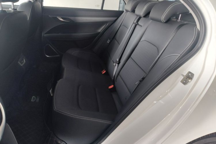 GEELY Emgrand 2021 car image #17