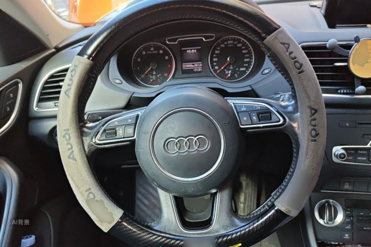 Audi Q3 2015 car image #12