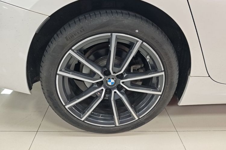 BMW 3 Series 2021 car image #10