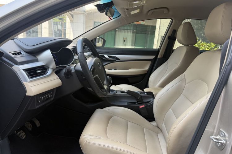GEELY Emgrand 2019 car image #15