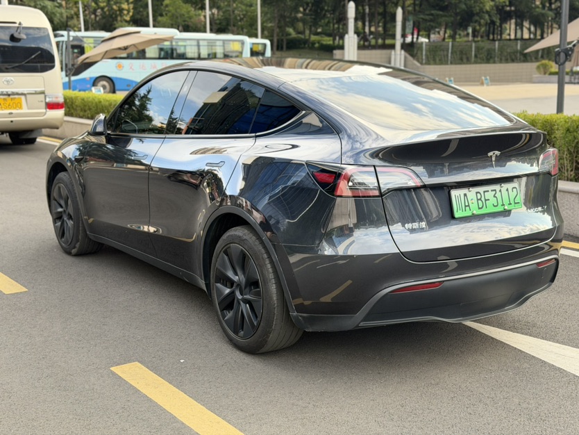 Tesla Model Y 2024 #5 Tesla Model Y 2024 car image #5