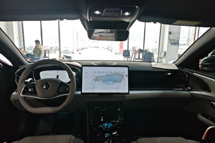 BYD Han 2025 car image #10