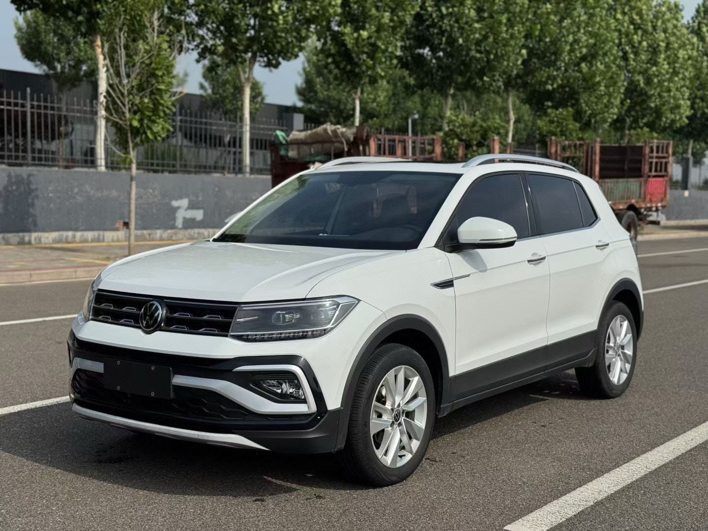 Volkswagen T-Cross 2024 car image 