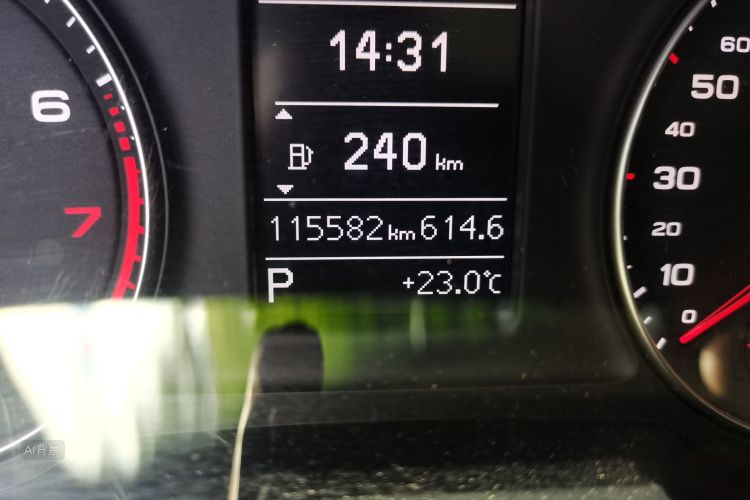 Audi Q3 2018 car image #14