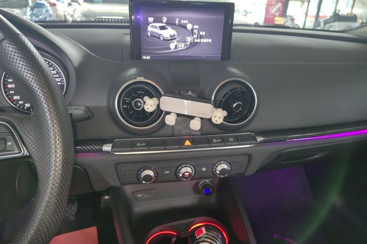 Audi A3 2019 car image #15