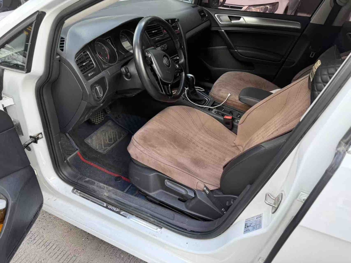 Volkswagen Golf 2018 car image #3