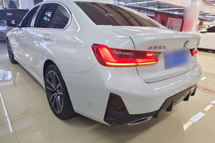 BMW 3 Series 2023 صورة سيارة #5