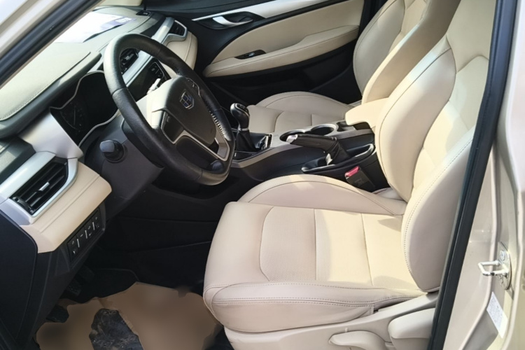 GEELY Emgrand 2019 #15 GEELY Emgrand 2019 car image #15
