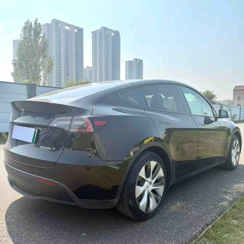 Tesla Model Y 2022 صورة سيارة #6