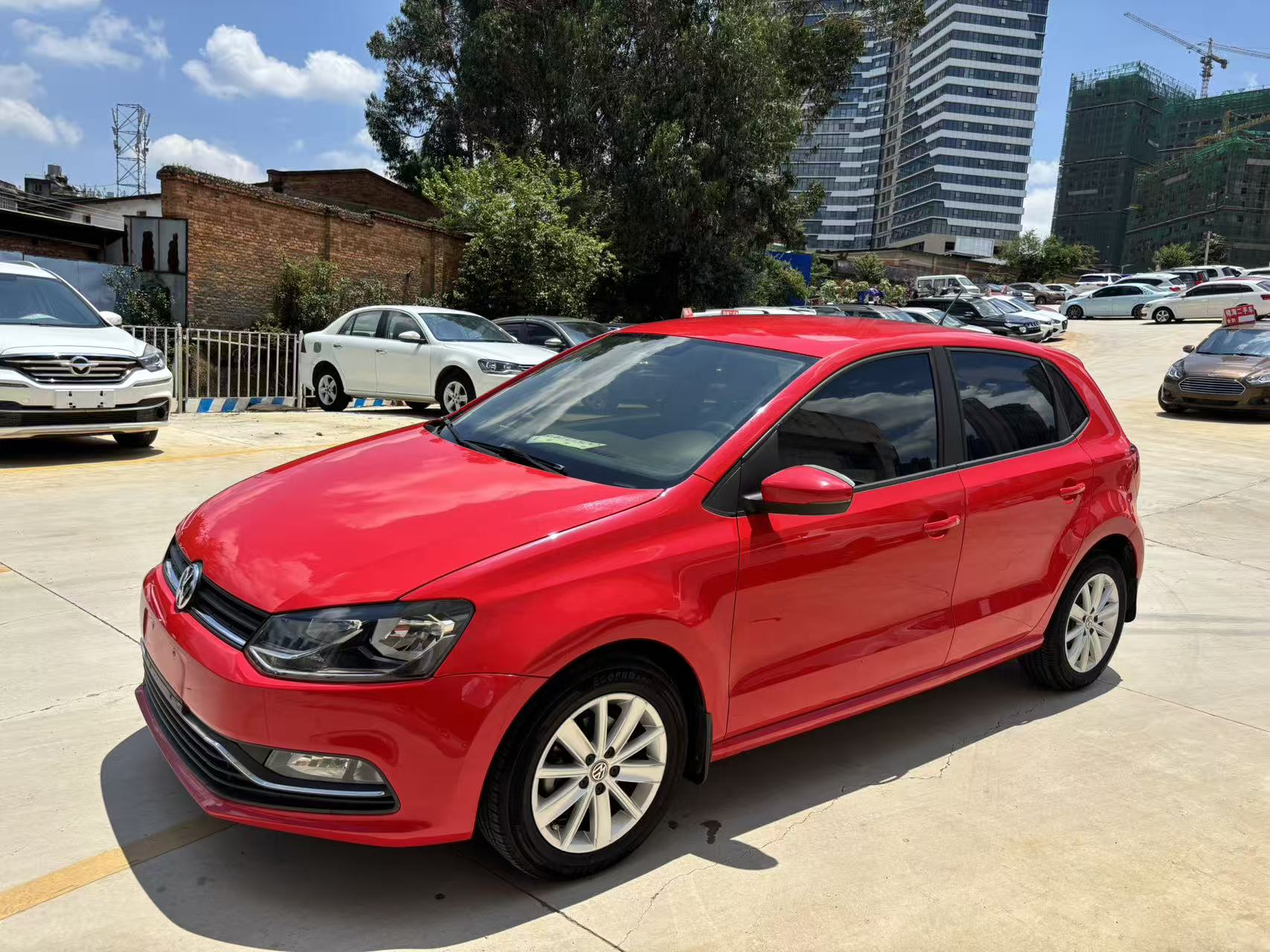 Volkswagen Polo 2015 car image 