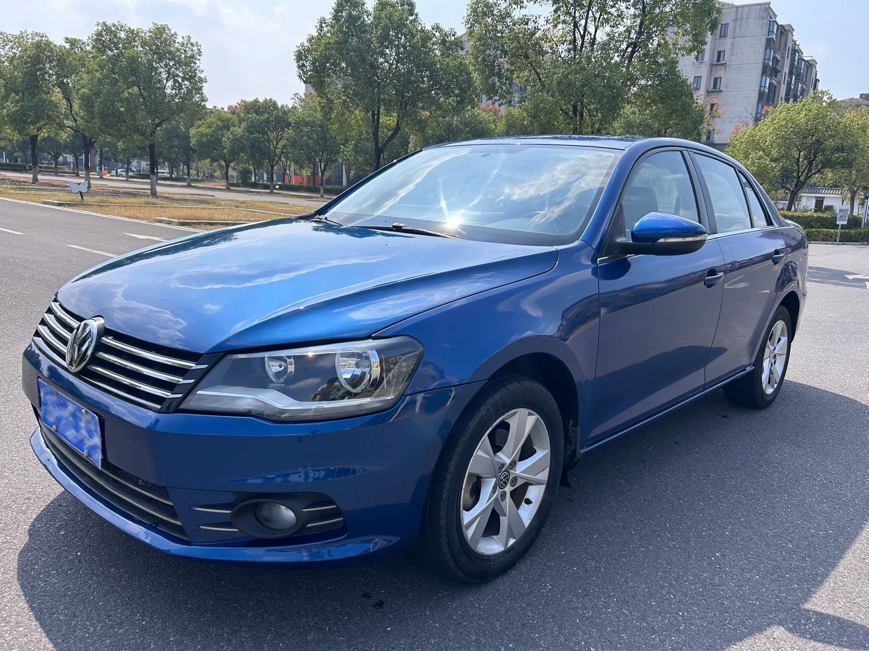 Volkswagen Bora 2013 car image 