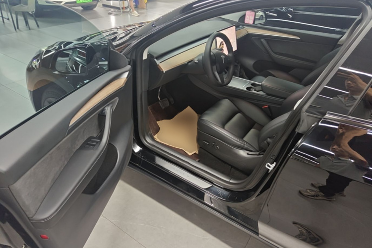 Tesla Model Y 2022 #16 Tesla Model Y 2022 car image #16