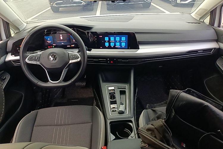 Volkswagen Golf 2021 car image #11