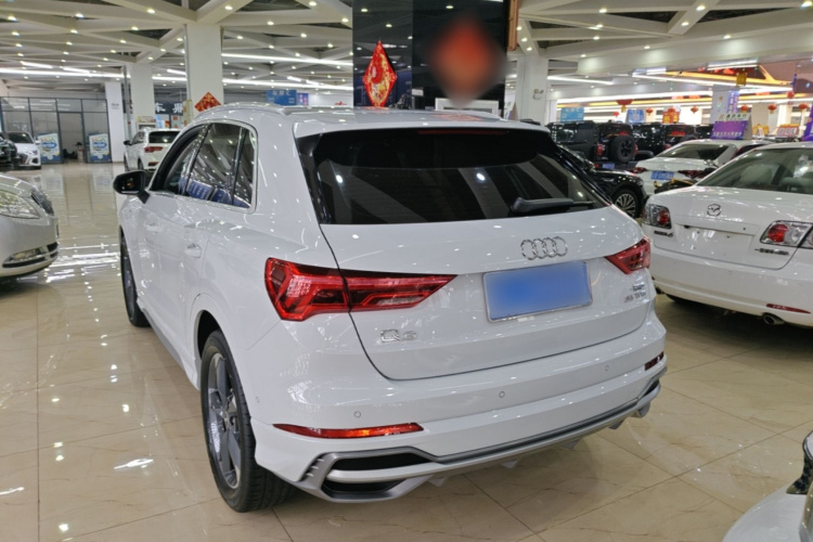 Audi Q3 2022 car image #7