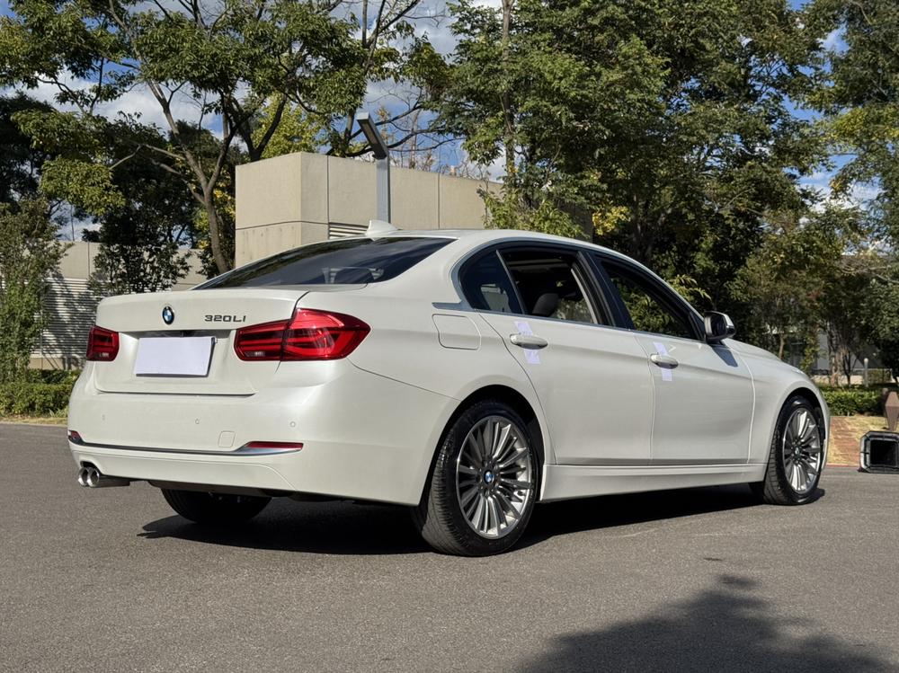BMW 3 Series 2019 immagine di auto #7