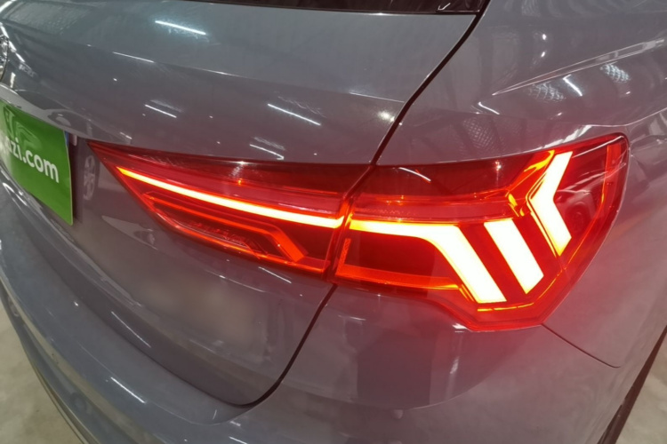 Audi Q3 2022 car image #8