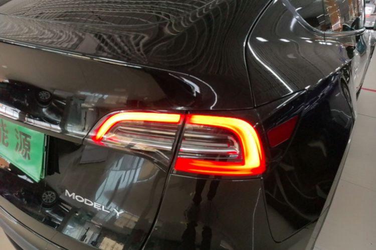 Tesla Model Y 2021 #8 Tesla Model Y 2021 car image #8