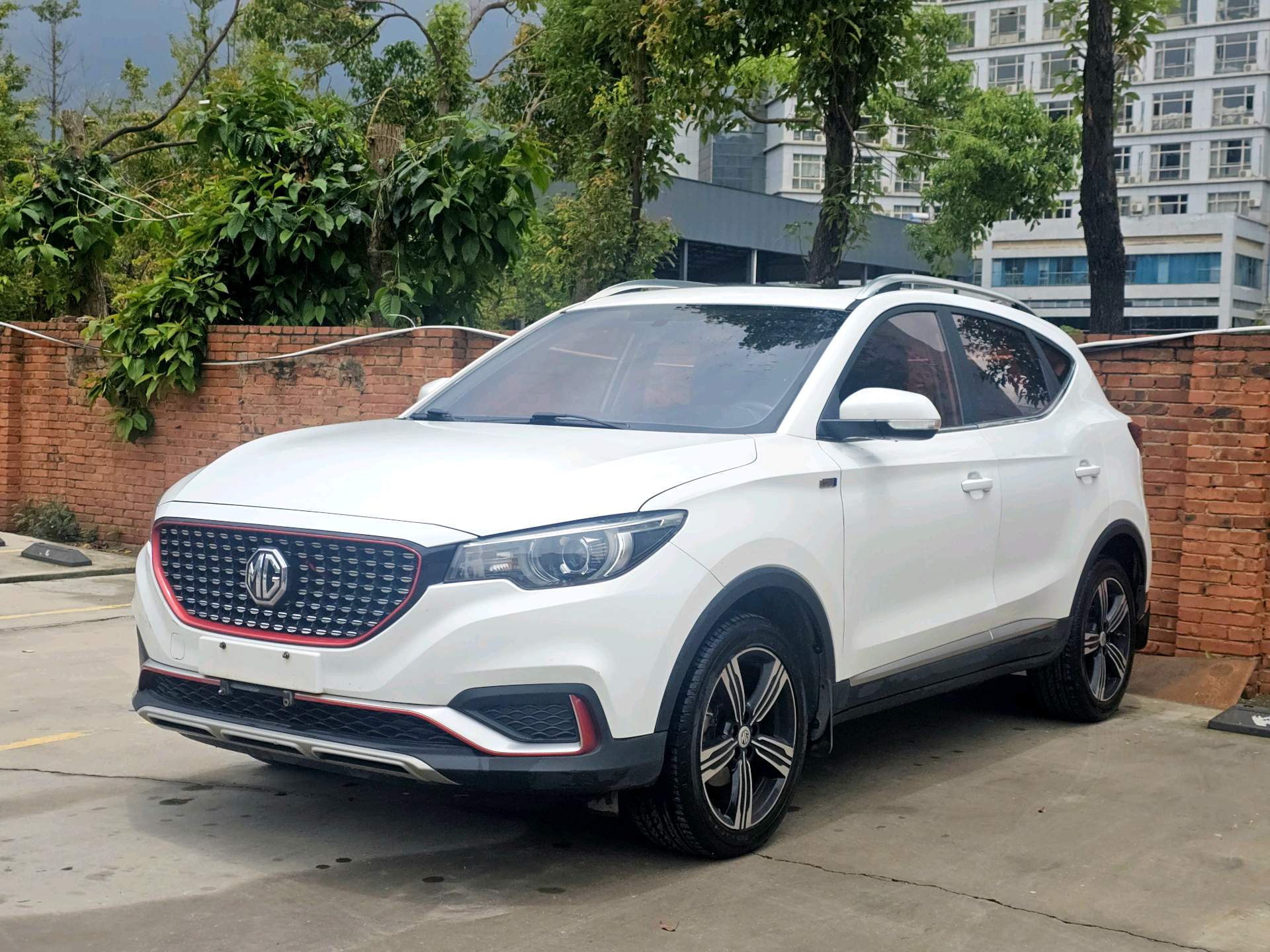 MG ZS 2017 MG ZS 2017 car image