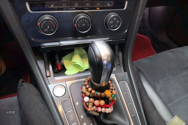 Volkswagen Golf 2018 car image #16