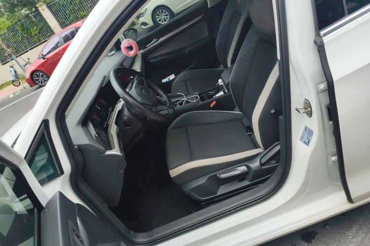 Volkswagen Golf 2021 car image #15