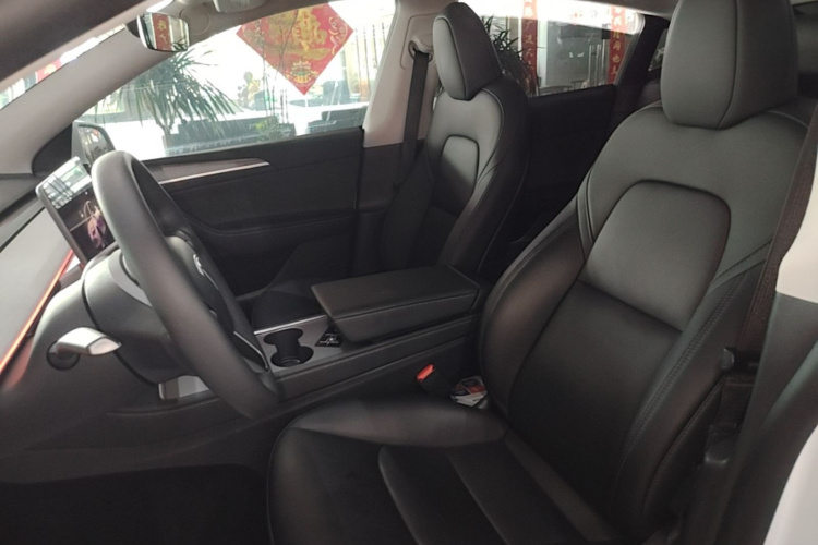 Tesla Model Y 2024 #19 Tesla Model Y 2024 car image #19
