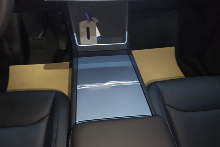 Tesla Model Y 2025 #18 Tesla Model Y 2025 car image #18