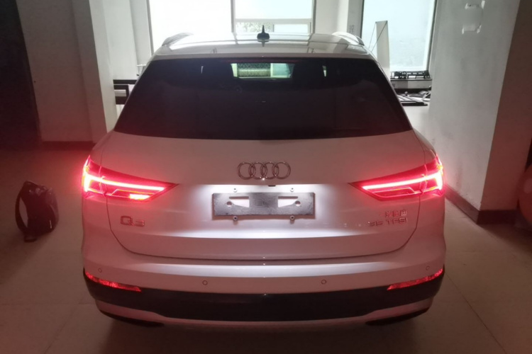 Audi Q3 2022 car image #6