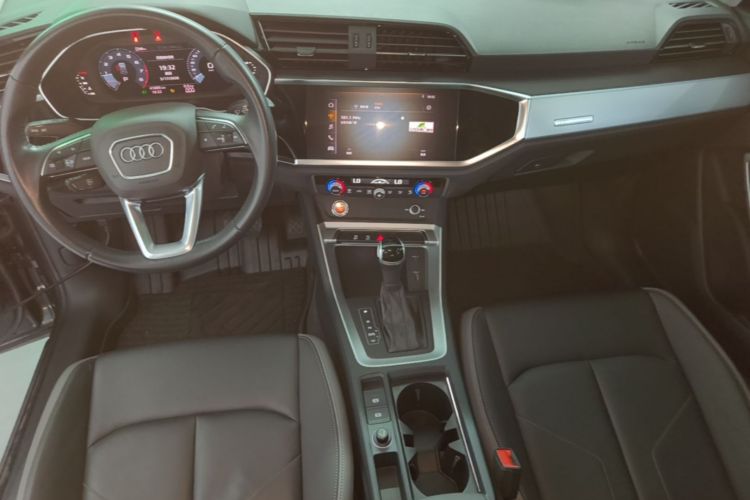 Audi Q3 2021 car image #10