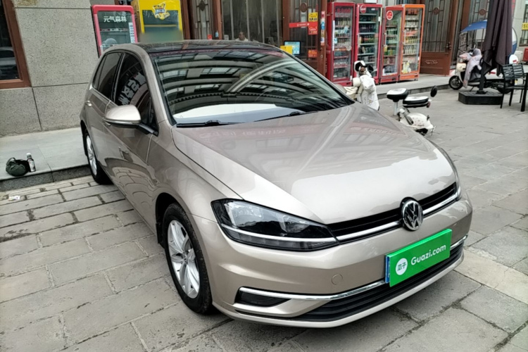 Volkswagen Golf 2020 car image #4